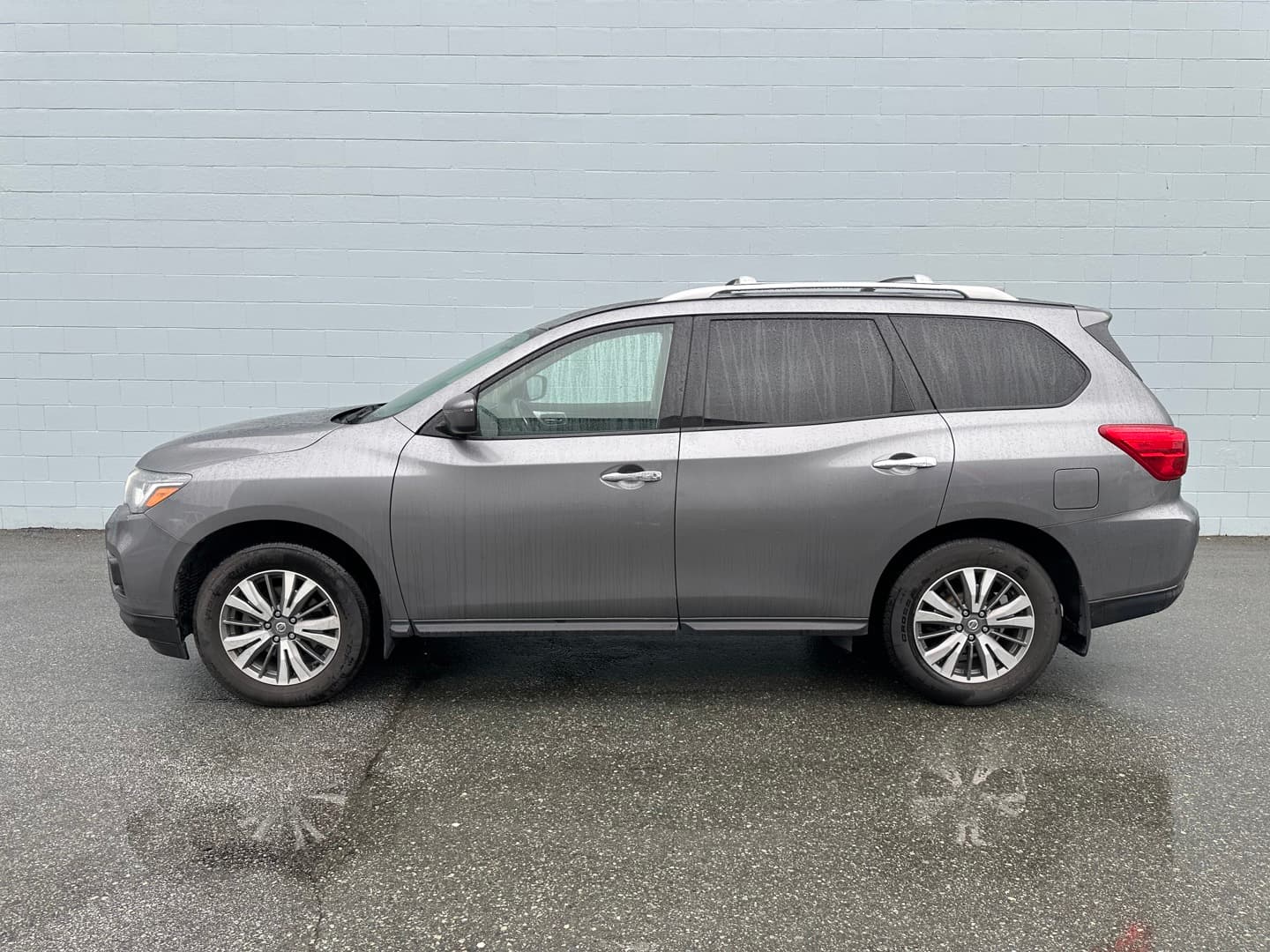 2020 Nissan Pathfinder SV 4WD Clean title