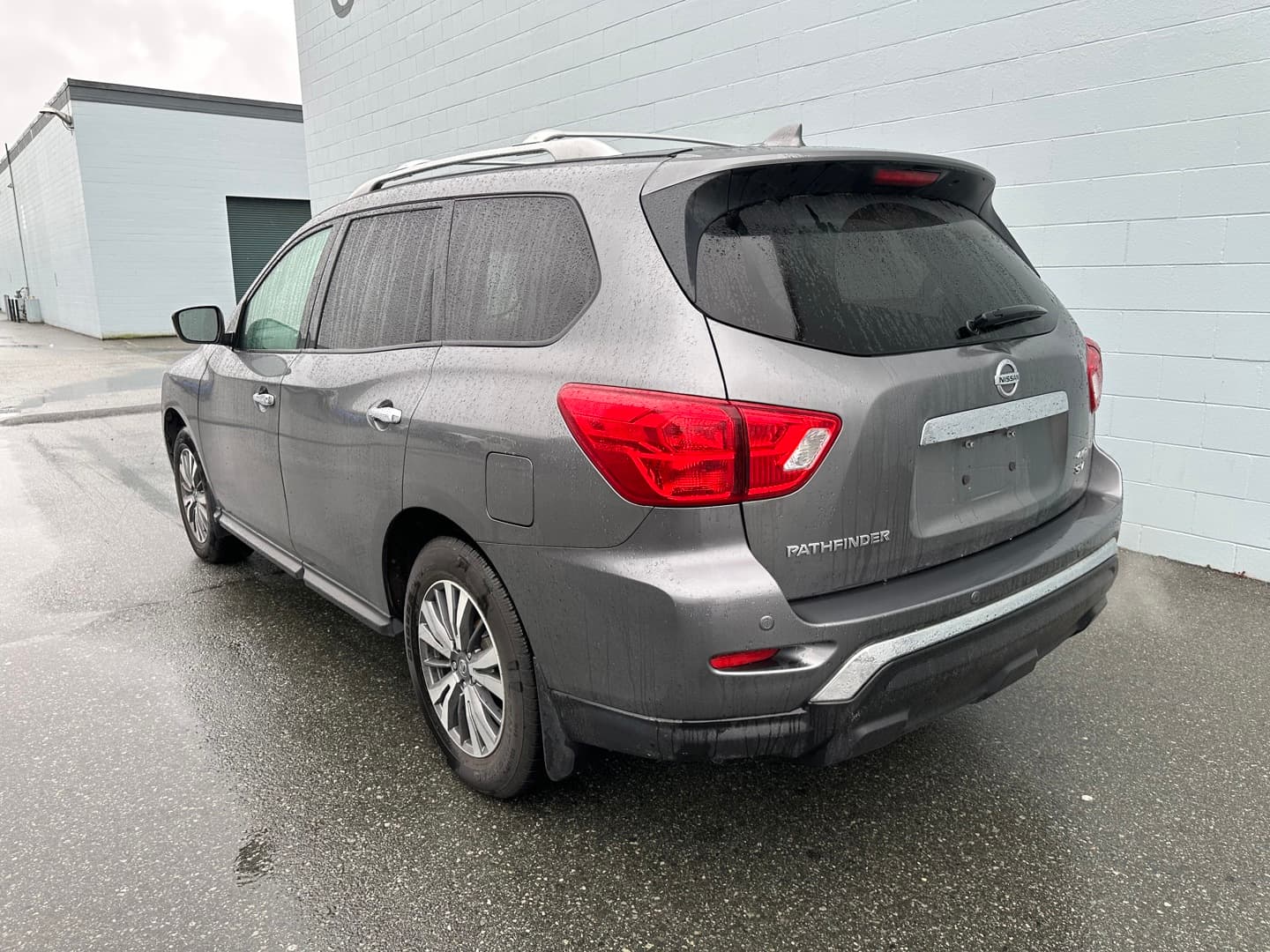 2020 Nissan Pathfinder SV 4WD Clean title