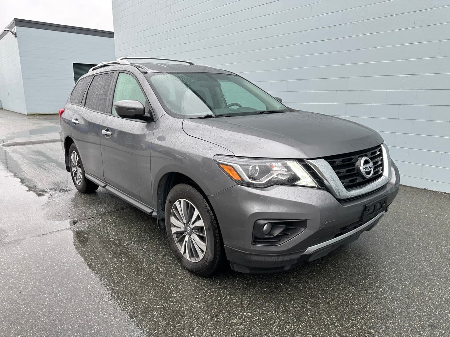 2020 Nissan Pathfinder SV 4WD Clean title
