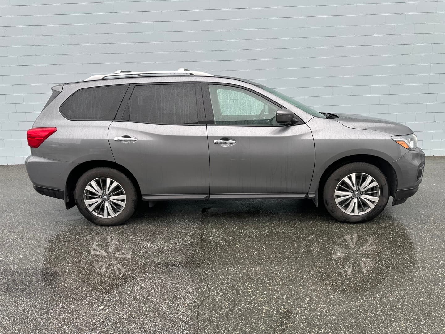 2020 Nissan Pathfinder SV 4WD Clean title