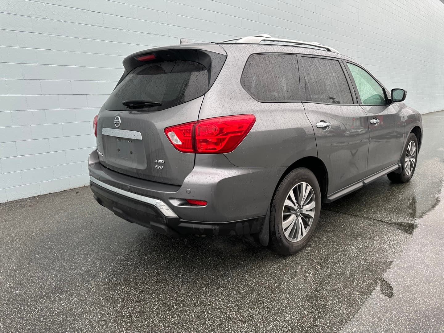 2020 Nissan Pathfinder SV 4WD Clean title