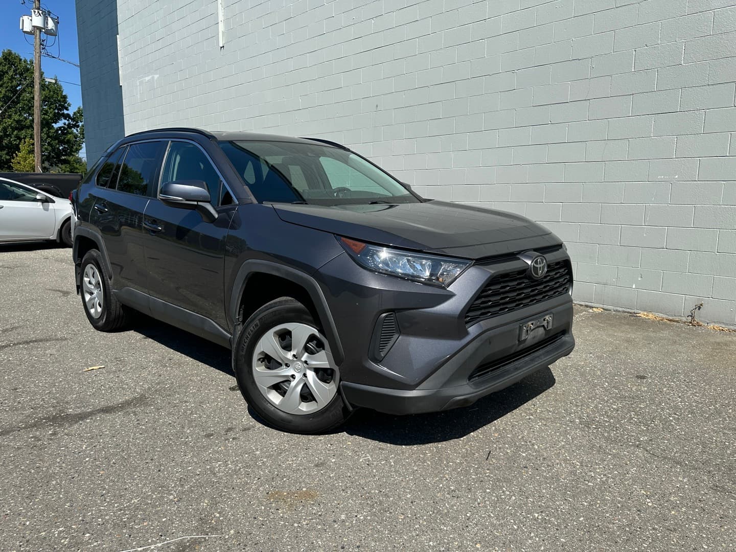 2021 Toyota RAV4 LE Clean title, Accident Free