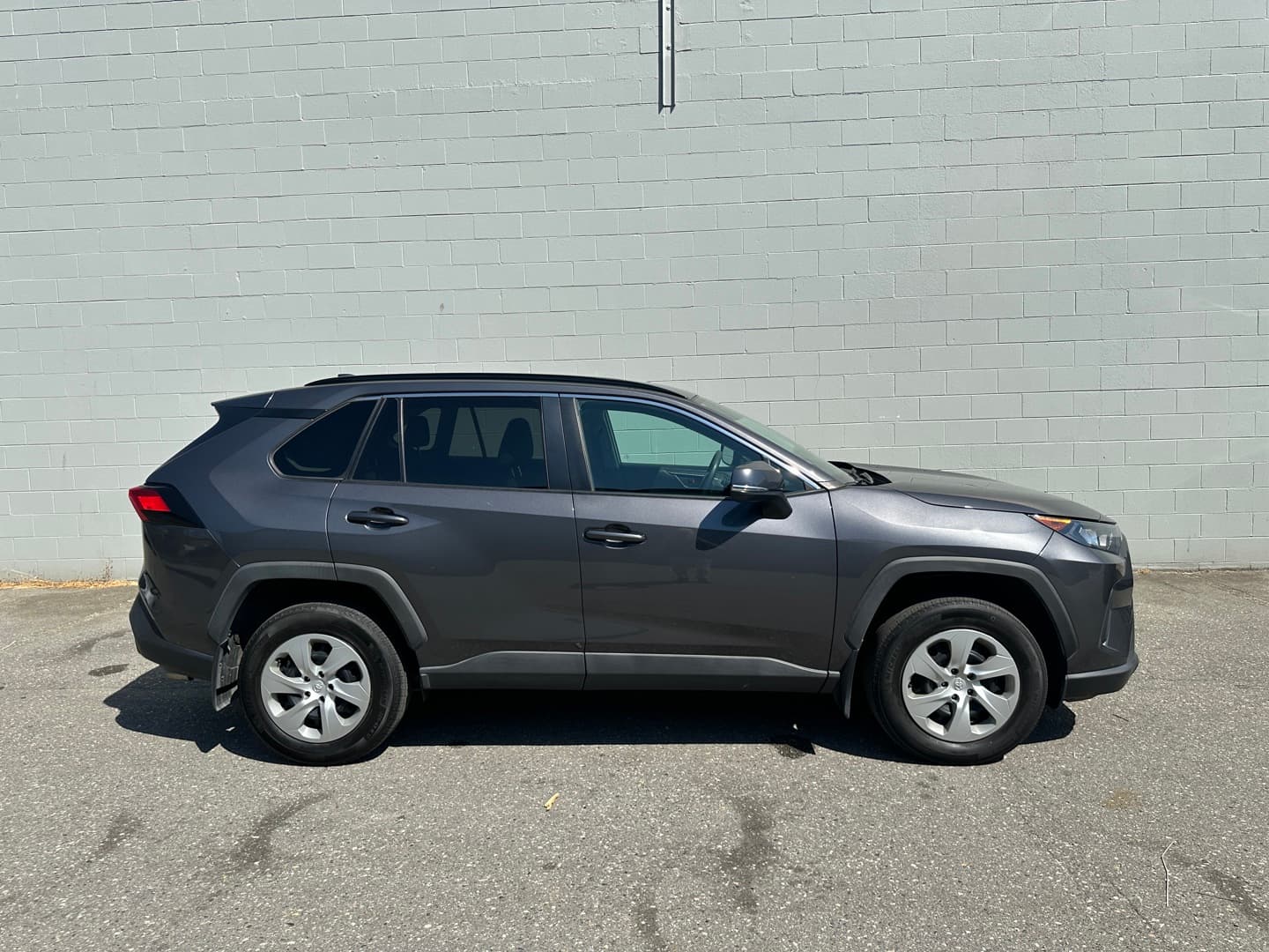 2021 Toyota RAV4 LE Clean title, Accident Free