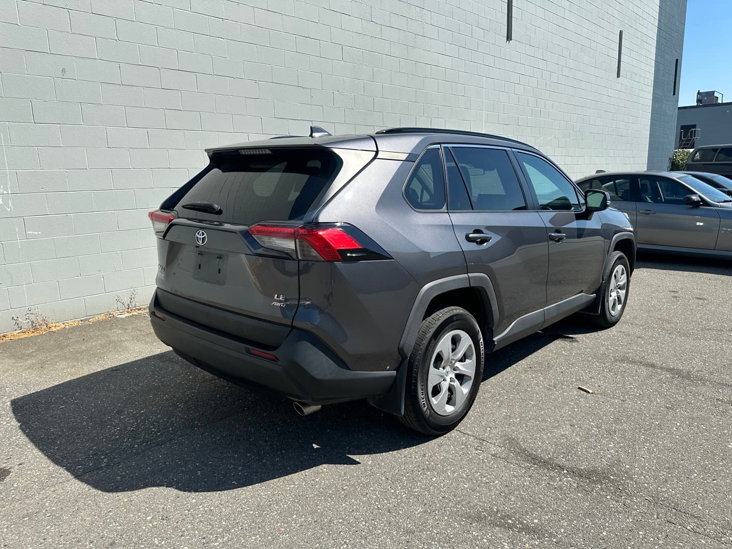 2021 Toyota RAV4 LE Clean title, Accident Free
