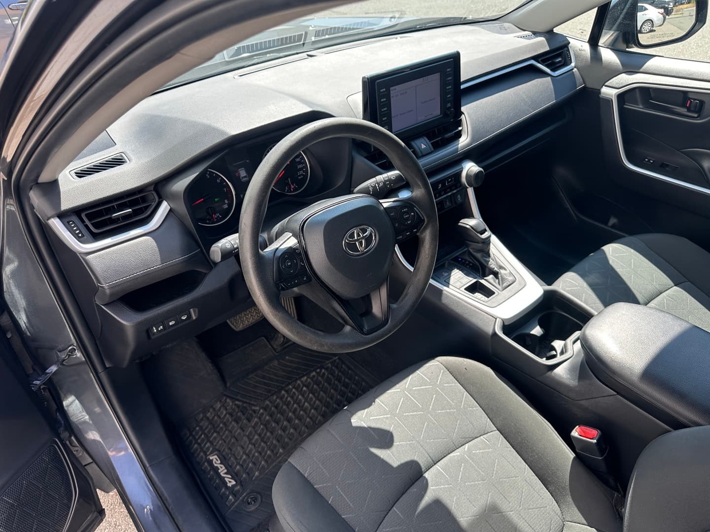 2021 Toyota RAV4 LE Clean title, Accident Free