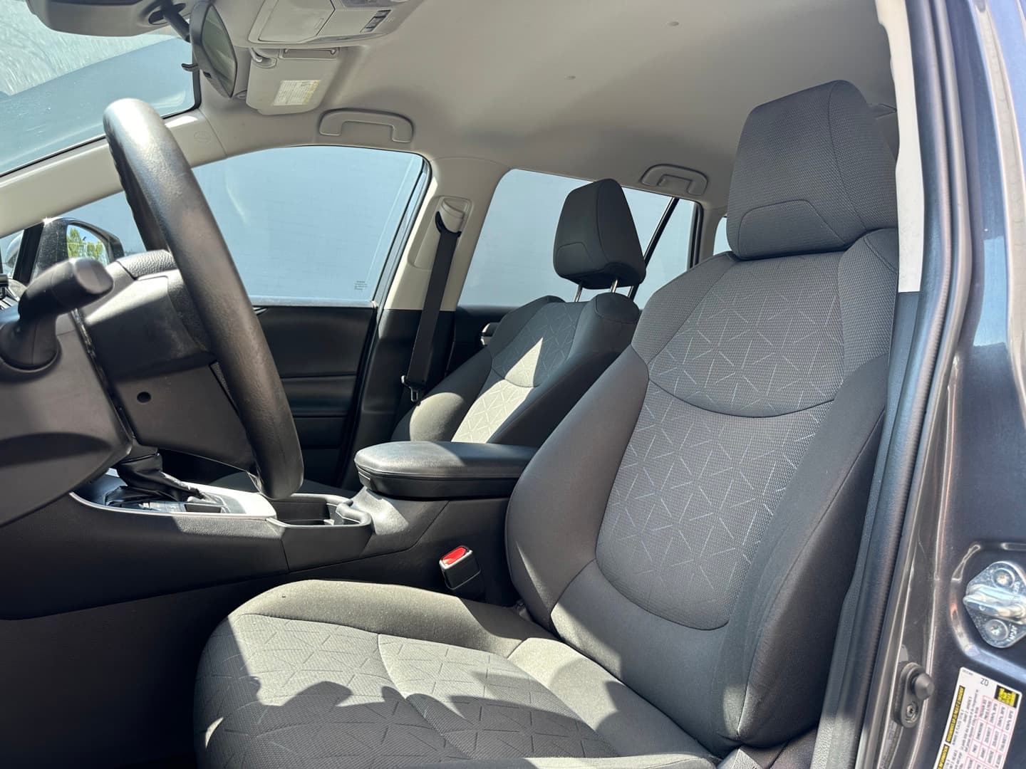 2021 Toyota RAV4 LE Clean title, Accident Free