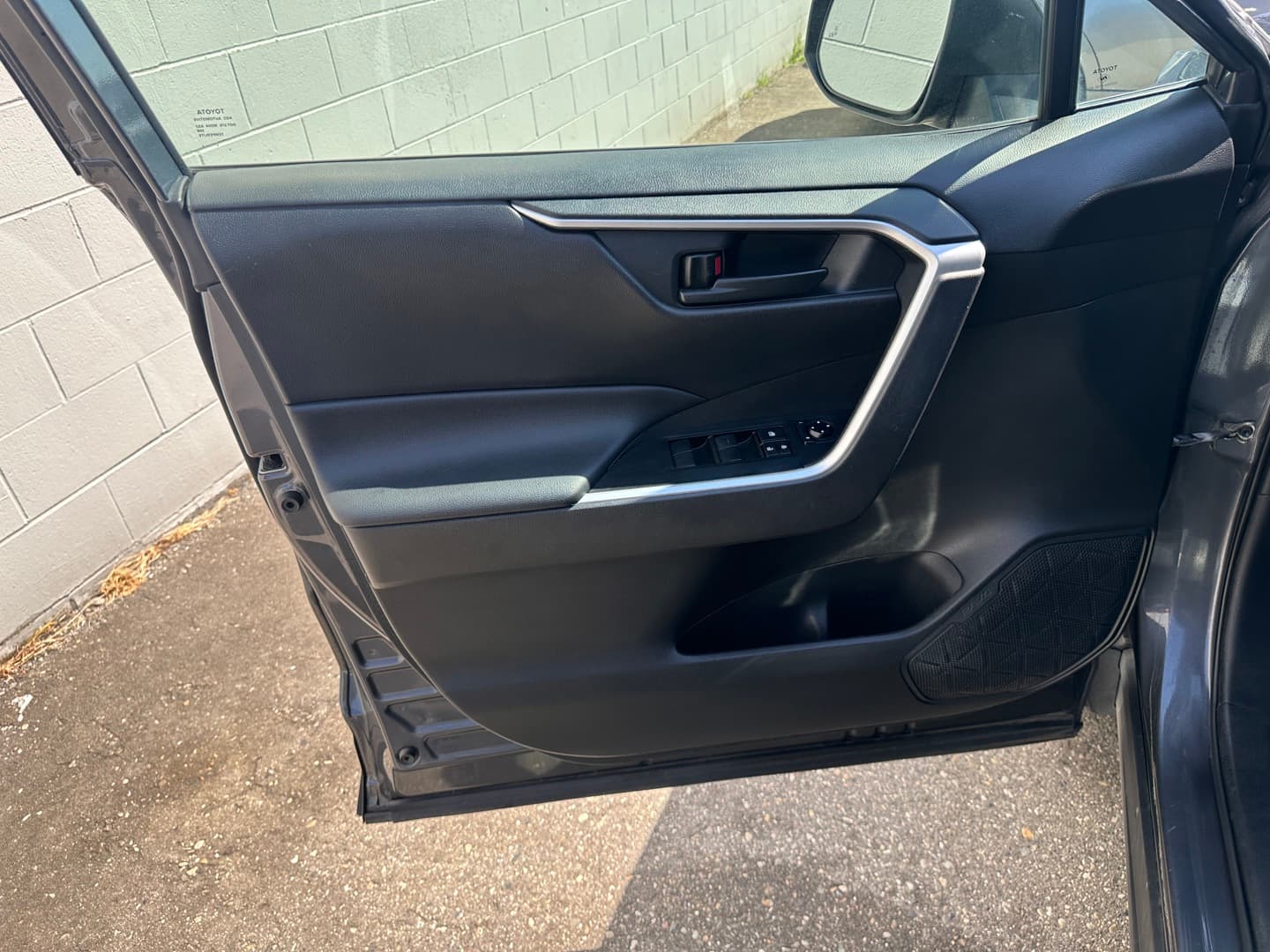 2021 Toyota RAV4 LE Clean title, Accident Free