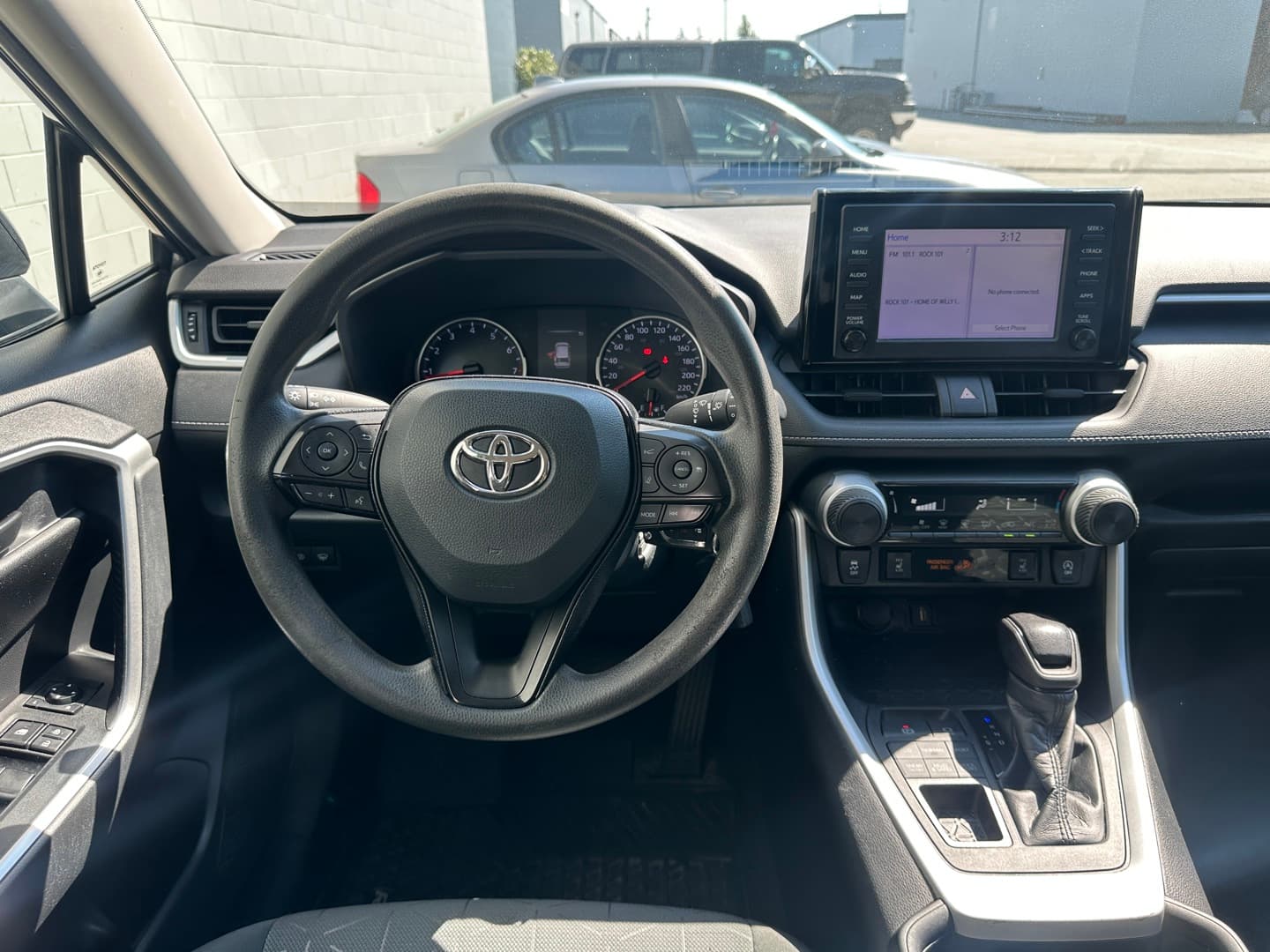 2021 Toyota RAV4 LE Clean title, Accident Free