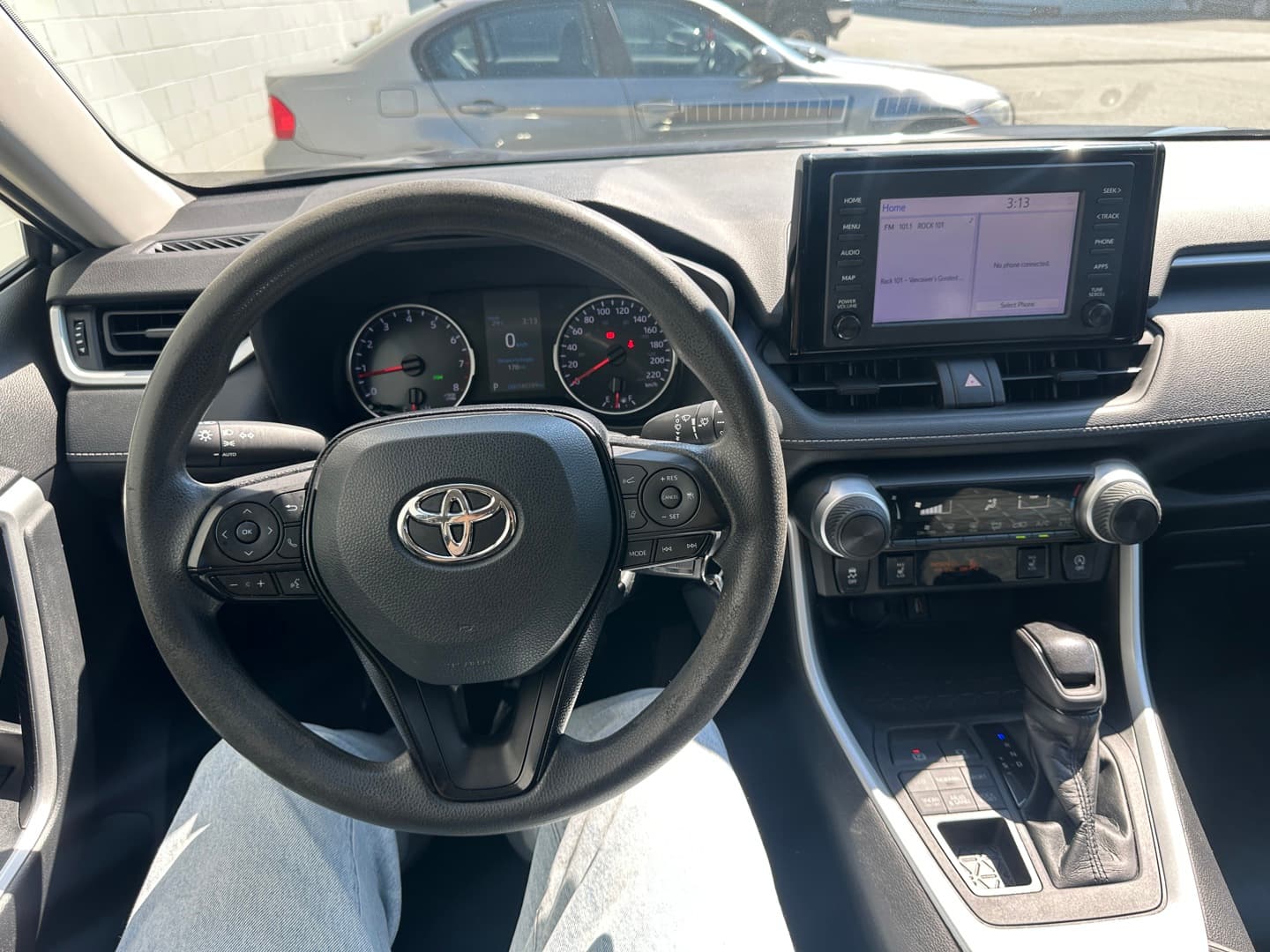 2021 Toyota RAV4 LE Clean title, Accident Free