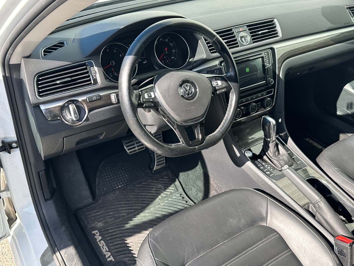 2017 Volkswagen Passat 3.6L V6 SEL Premium
