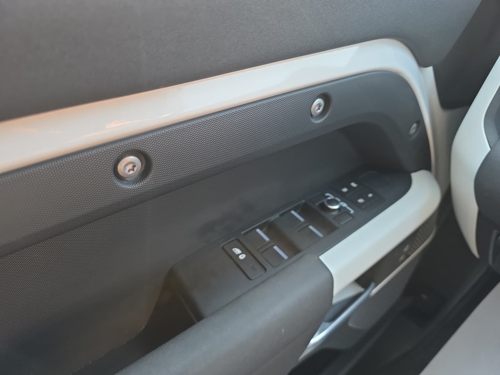 2022 Land Rover Defender 110 X-Dynamic SE