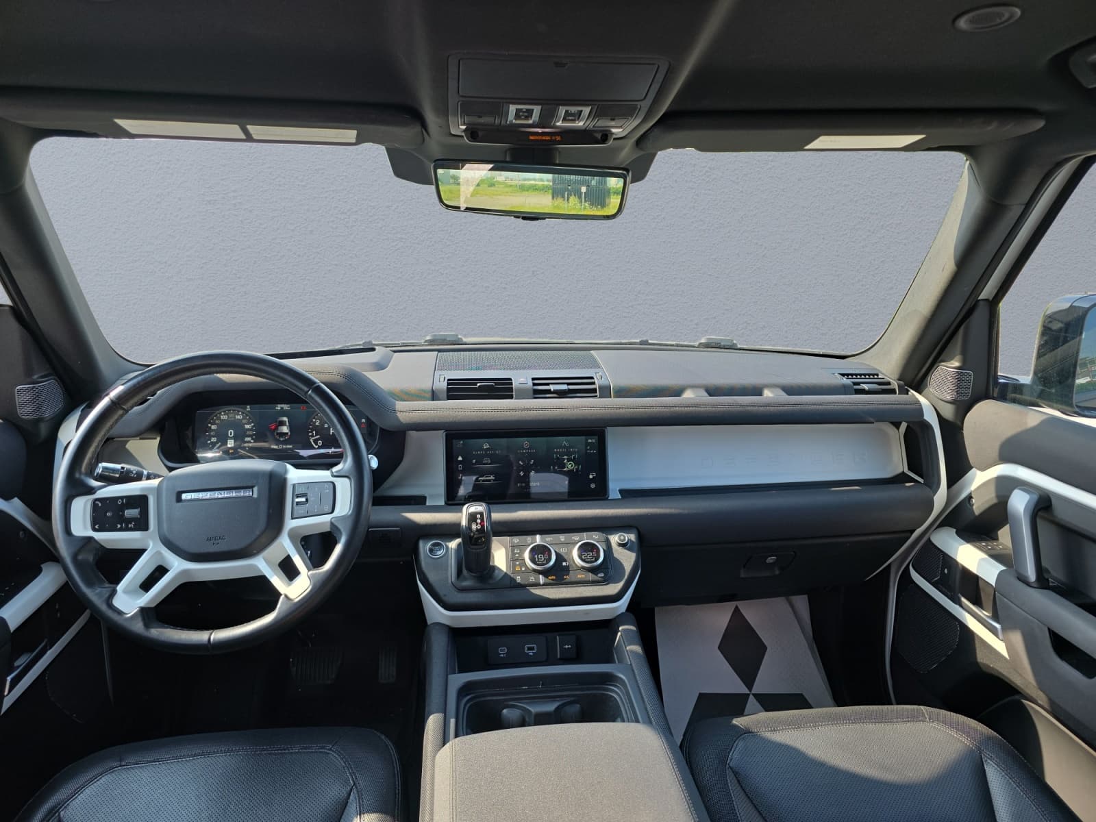 2022 Land Rover Defender 110 X-Dynamic SE