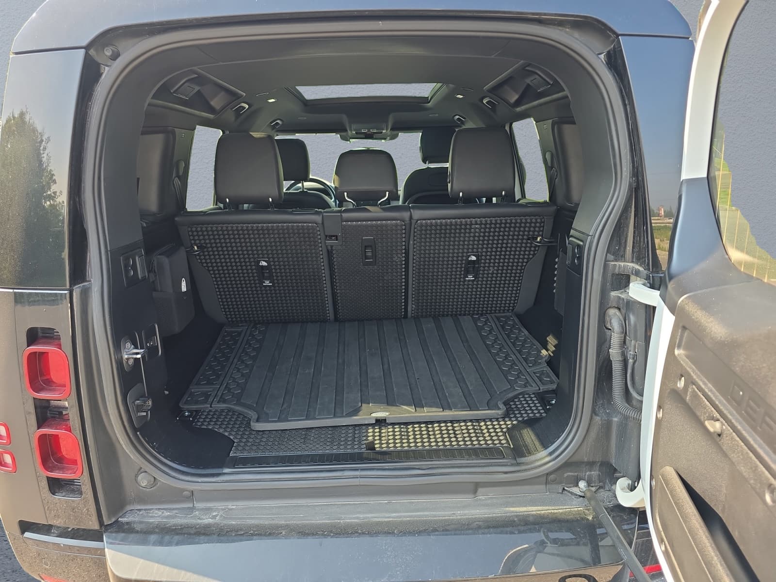 2022 Land Rover Defender 110 X-Dynamic SE